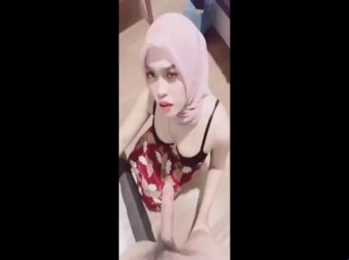 Kenapa kamu terus menerus membuatku menghisap penis kamu