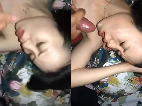 Menyemprotkan air mani ke seluruh wajahku