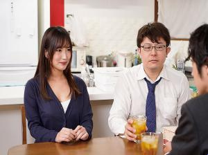 Istri yang penuh nafsu meniduri bawahan tampan suaminya